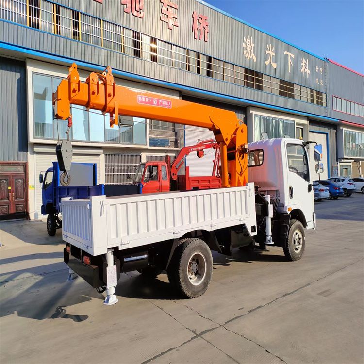 于洪区三轮随车吊定制 农用改装机自备吊中瑞长期出售